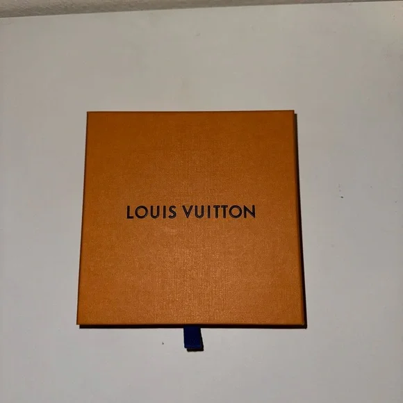 Authentic Louis Vuitton belt - Picture 2 of 12